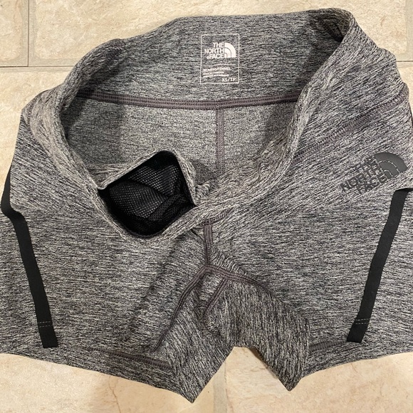 NWOT North Face spandex shorts - Picture 3 of 7